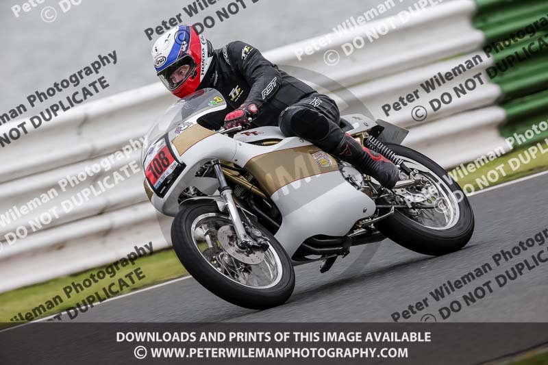 Vintage motorcycle club;eventdigitalimages;mallory park;mallory park trackday photographs;no limits trackdays;peter wileman photography;trackday digital images;trackday photos;vmcc festival 1000 bikes photographs